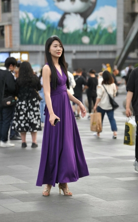 搭讪街拍超美的紫色长裙女神 [21P]