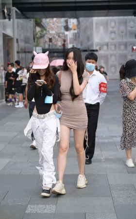 街拍包臀裙美女跟闺蜜~ [23P]