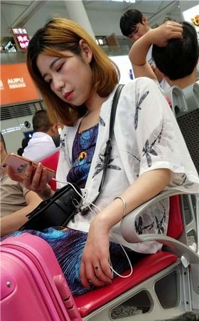 4k超清，极品美足凉鞋嫩腿美丽小姐姐
