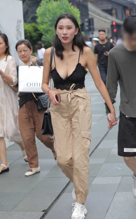 天气太热 性感吊带 [19P]