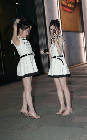 肤白貌美双胞胎姐妹 [19P]