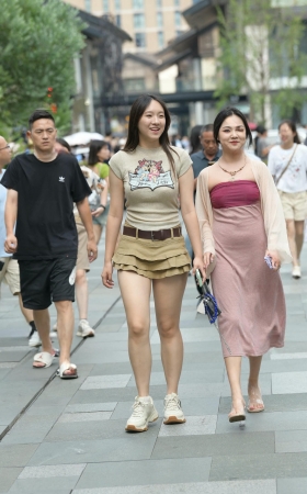 超短裙美眉 [15P]