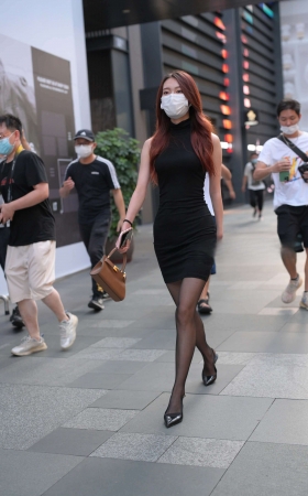街拍嘿丝高跟美女 [21P]