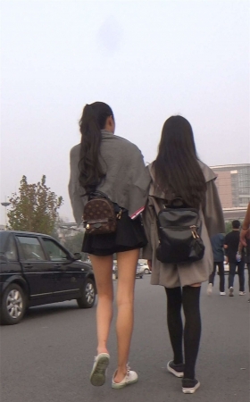 身材极好的黑丝短裙辣妹