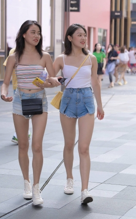 我喜欢白色小背心那个，你呢？ [18P]