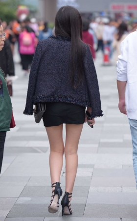 逛街的美女 [15P]