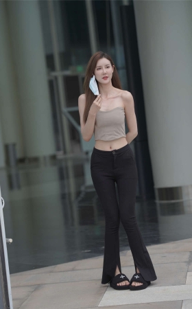 黑色喇叭裤长腿美腿香肩