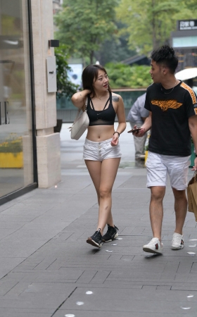 夏日清凉白热裤美眉 [16P]