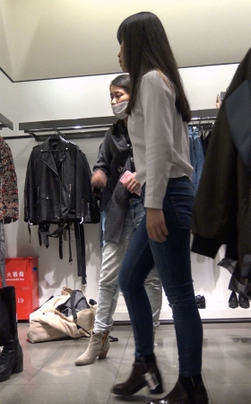 超性感豹纹内内紧身蓝牛丰臀美女试鞋