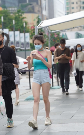 苗条的抹胸装女友~ [23P]