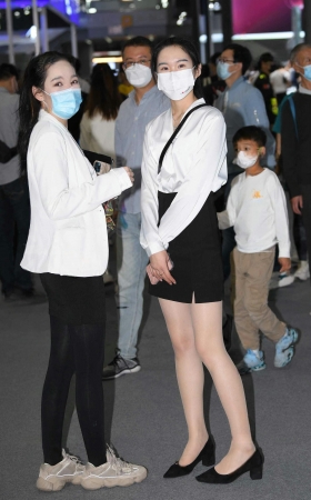 211121-52=30√清秀丝袜美腿小姐姐 7P