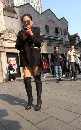 长筒靴丝袜美腿美眉