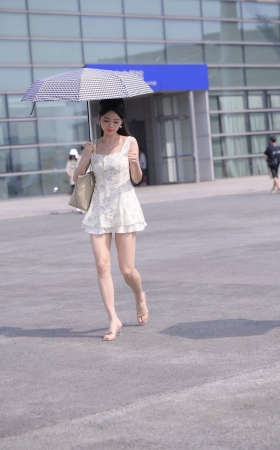 甜美系长腿小姐姐