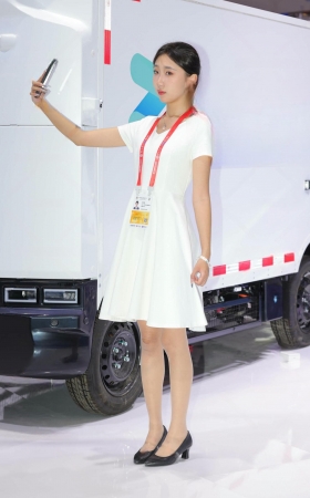 清秀白裙礼仪小妹 [15P]