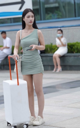 可人丝袜美眉 [18P]