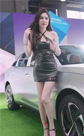 黑裙美女