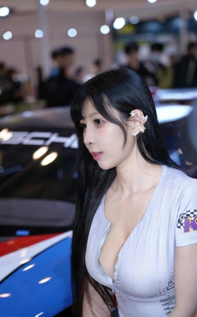 童颜丰满的小姐姐（雯粥粥）【图片➕视频】 [18P]