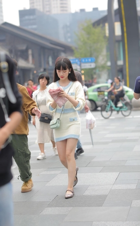 可爱甜美的小女生