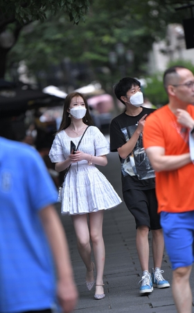 高跟小白裙