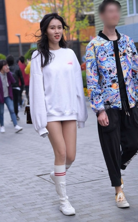 热裤丝袜长腿妹儿 [18P]