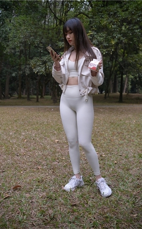 （套图二）白色瑜伽裤美女(420P)