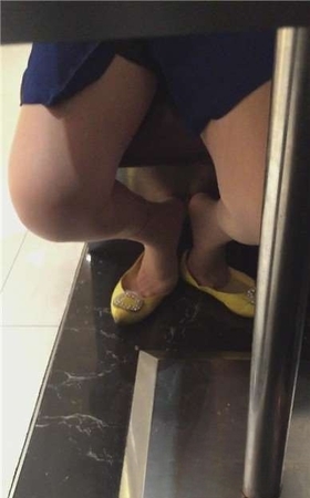 同事的丝袜美足