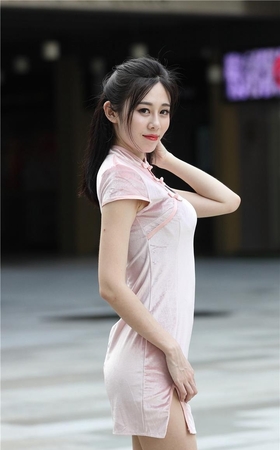 极品粉色旗袍肉丝美腿美眉3A237[1.91G]