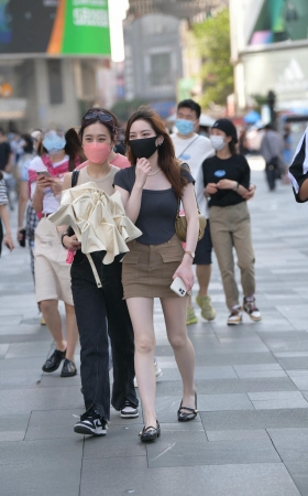 街拍超短裙美腿小姐姐 [18P]