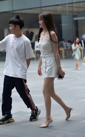 拍抖音的小姐姐