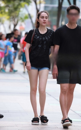 热裤，美腿，拖鞋 [12P]