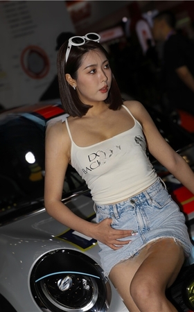 牛仔裙车模美女(36P)