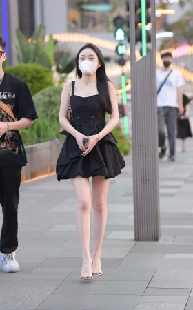 黑色连衣裙美腿美女 [21P]