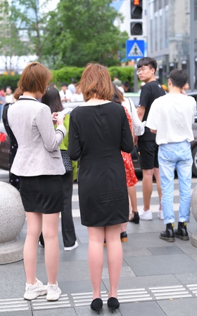一对好闺蜜，都爱穿肉丝