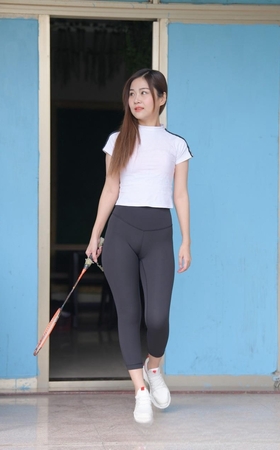 黑色紧身瑜伽裤美女－佩兰MJ430