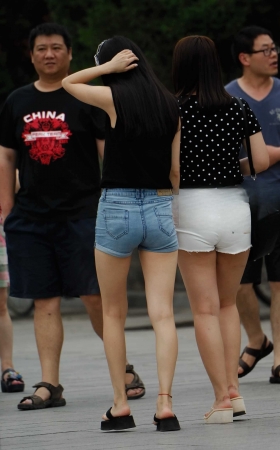 2016-08-30丰满圆润小姐妹18张 [18P]
