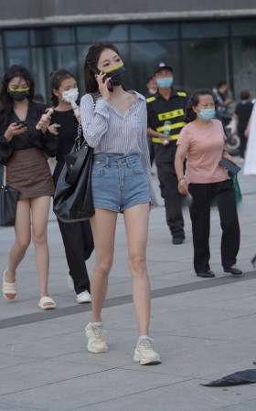 街拍运动鞋热牛美眉 [22P]