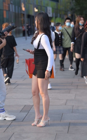 黑色紧身包臀裙凉高美脚