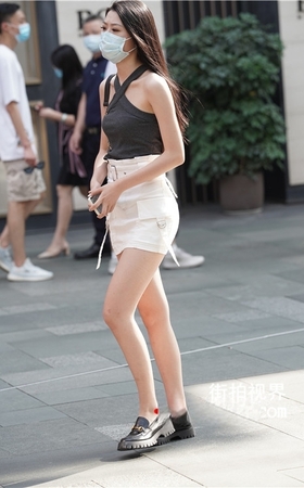 白裙小姐姐(49P)