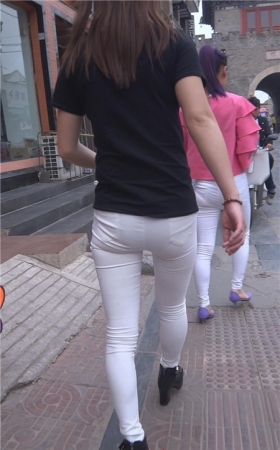 黑衣白色紧身裤妹子