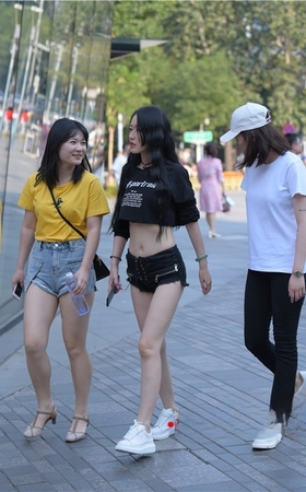 黑色热裤月牙美女(21P)