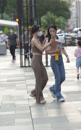 清秀美丽姐妹