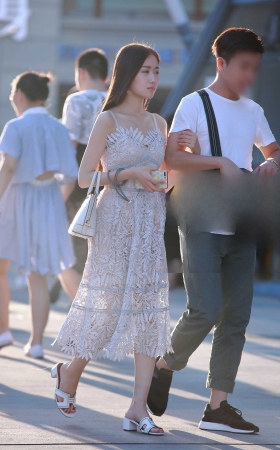 连衣长裙，雅致美女 [10P]