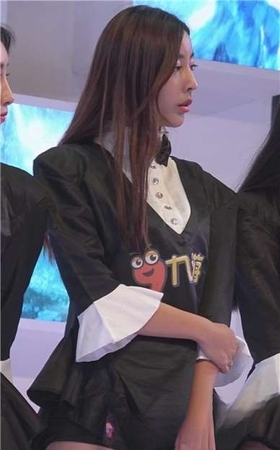 舞台上高挑性感的长腿高跟鞋女神