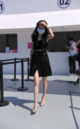 柔美时尚黑裙