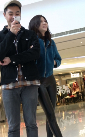 超性感紧身皮裤苗条身材女神
