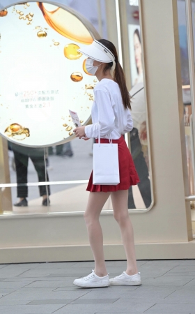 抓拍发传单的红色短裙小姐姐 [19P]