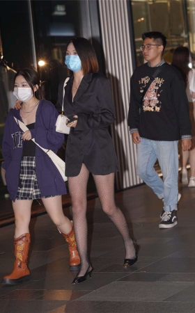 黑网丝露背