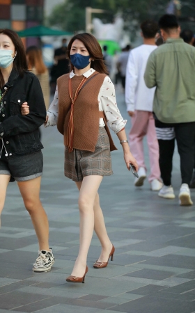街拍丝腿高跟轻熟女人 [17P]