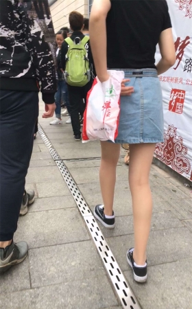 短裤美女