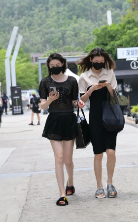 街拍黑色裙装小姐姐 [19P]